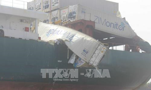 Hai tàu chở container va chạm trên sông Đồng Nai ảnh 1